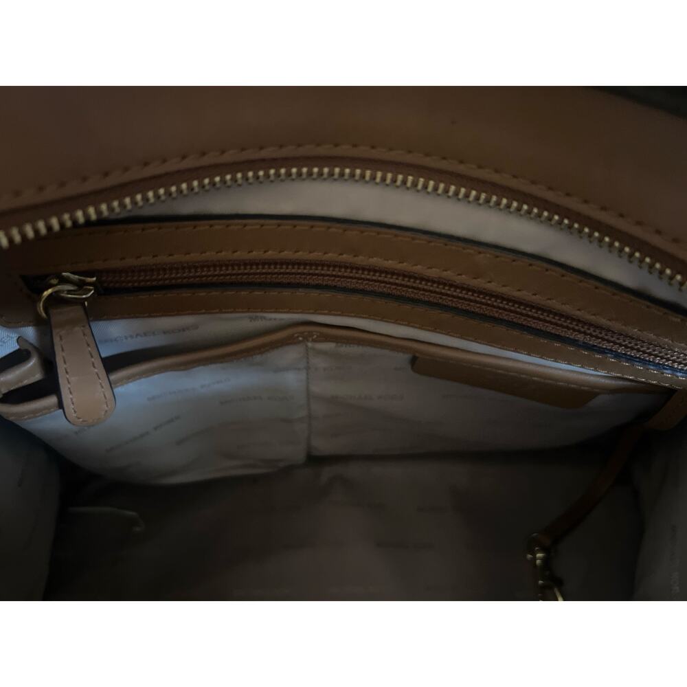 MICHAEL Michael Kors Darien Medium Logo Tote - Picture 5 of 12